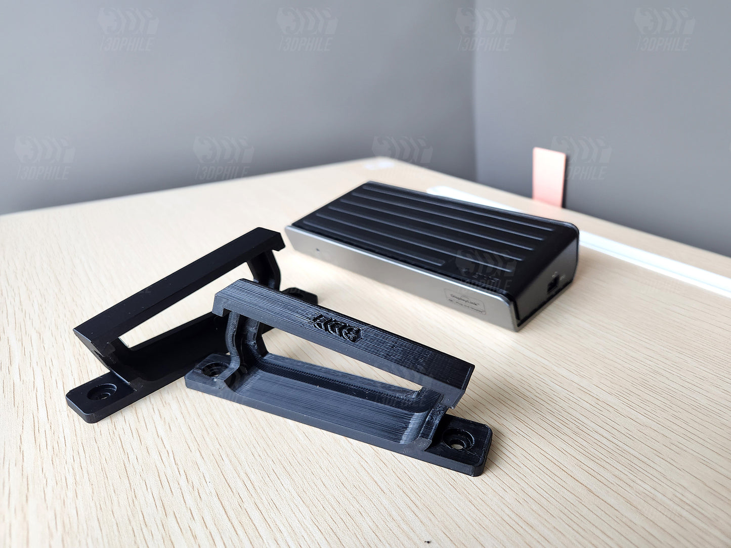 Targus  DOCK180USZ Dual 4K dock under-desk mount Targus dock support bracket